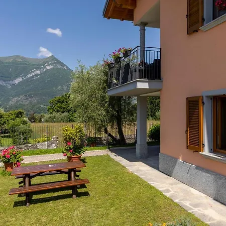 Apartmán With Garden And Parking *