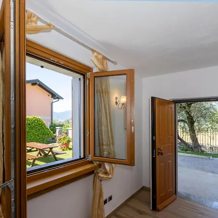 Apartmán With Garden And Parking *