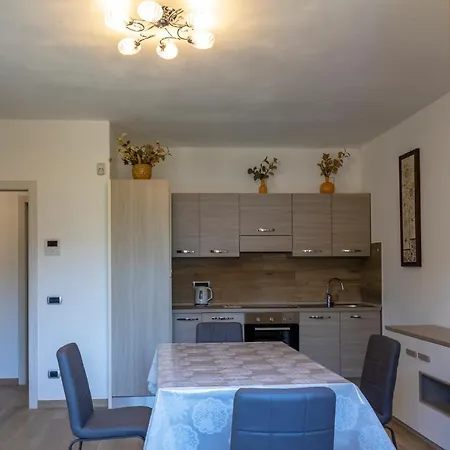 With Garden And Parking Апартаменты Белладжо