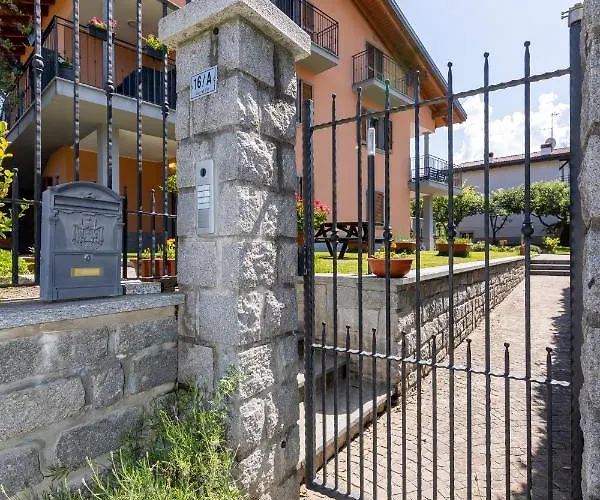 Lägenhet With Garden And Parking *